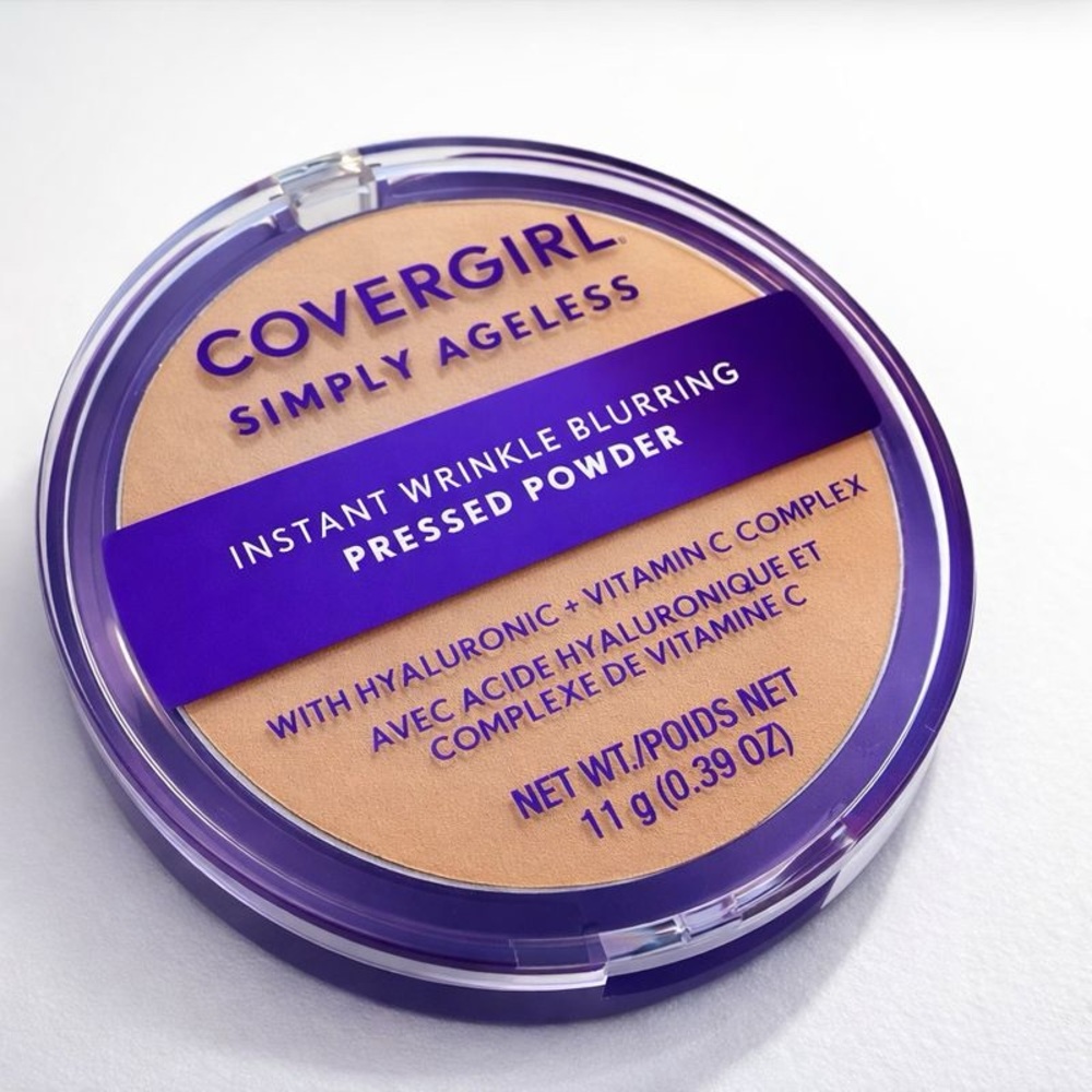 Covergirl Blurring Pressed Powder in “Soft Honey” - NWOT